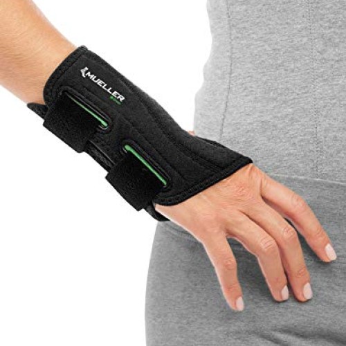 MUELLER Green Fitted Wrist Brace, Black, Right Hand, Large/Extra ...